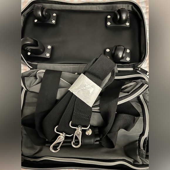 NEW Biaggi Zipsak Boost! Expandable Under-Seat Carry-On in grey nylon fabric - Picture 4 of 6